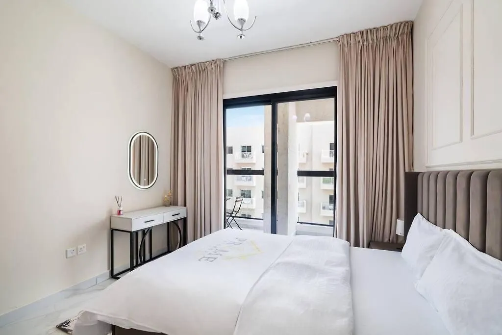 Luxury 1Br With Balcony - Pool Apartment Dubai